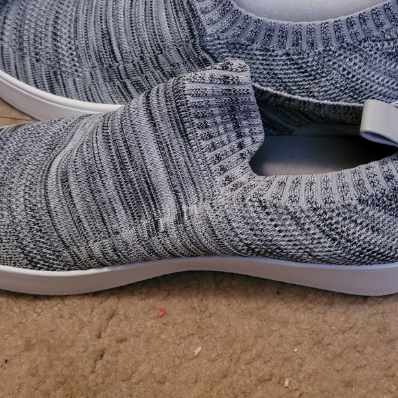 Steve Madden SIZE 10 Grey/White Beale Slip on Sneakers - Picture 4 of 8
